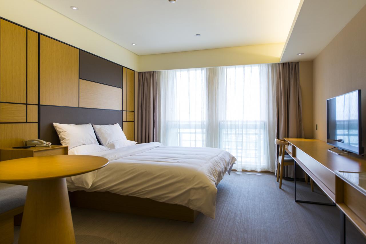 Ji Hotel Shanghai Hongqiao Transport Hub Linkong Zone Exterior photo