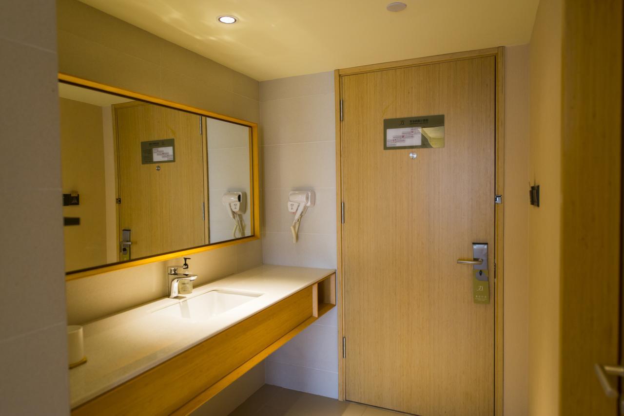 Ji Hotel Shanghai Hongqiao Transport Hub Linkong Zone Exterior photo