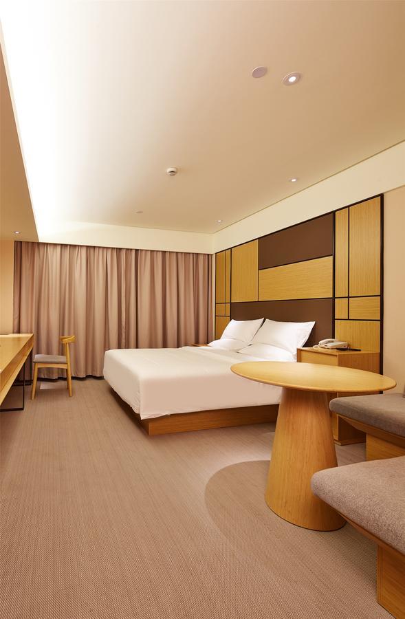 Ji Hotel Shanghai Hongqiao Transport Hub Linkong Zone Exterior photo