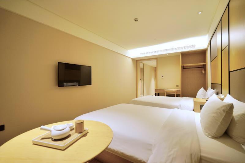 Ji Hotel Shanghai Hongqiao Transport Hub Linkong Zone Exterior photo